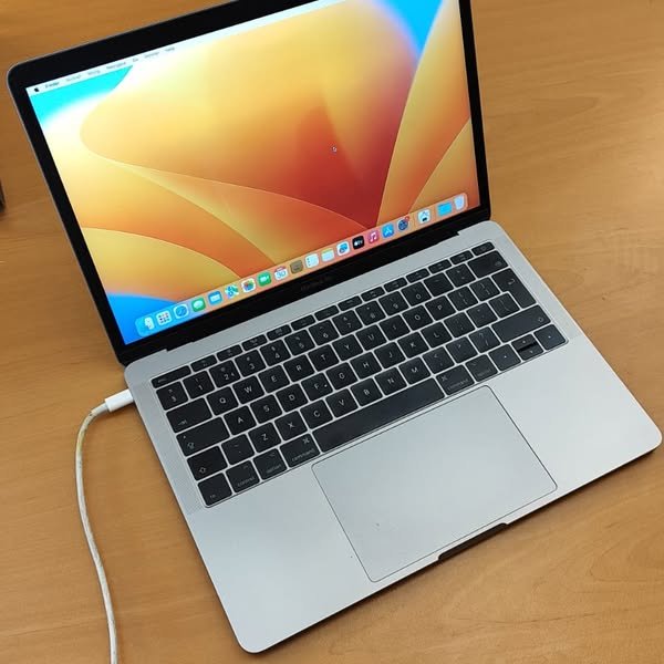 Apple MacBook Pro 13″ 2017, photo du catalogue EDH
